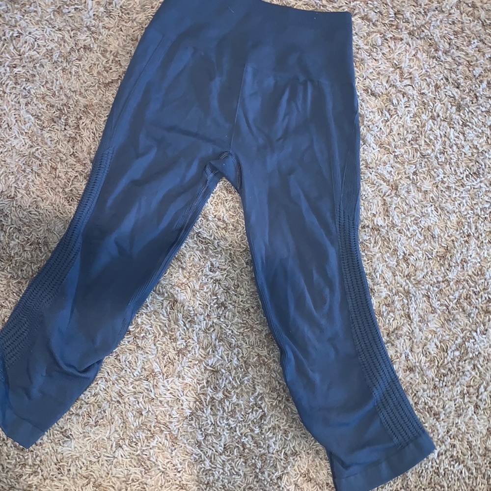 Lululemon cropped leggings.
